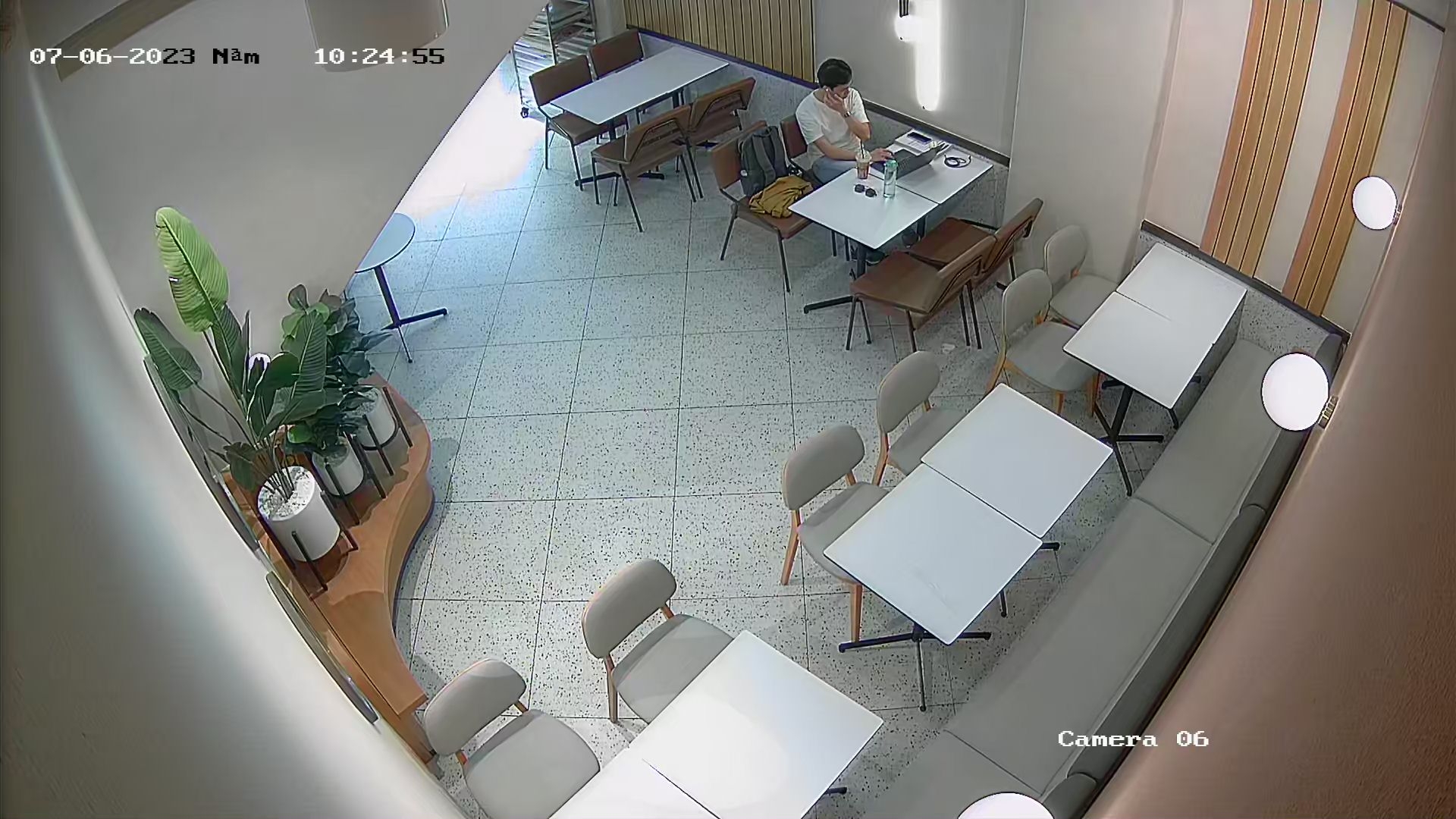 Hình Camera An Ninh thực tế chip hình ảnh sử dụng 2.0 MP là độ phân giải được nhiều công trình lựa chọn của bộ Lắp Đặt Trọn Bộ Camera Cửa Hàng Quần Áo sử dụng mã DS-2CD2421G0-IW Hình Camera An Ninh thực tế chip hình ảnh sử dụng 2.0 MP là độ phân giải được nhiều công trình lựa chọn của bộ Lắp Đặt Trọn Bộ Camera Cửa Hàng Quần Áo sử dụng mã DS-2CD2421G0-IW